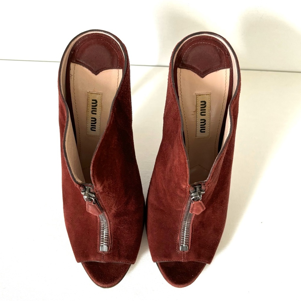 Miu Miu | Suede | Burgundy Peep Toe Heel | Size: 8 (38) - Picture 4 of 9
